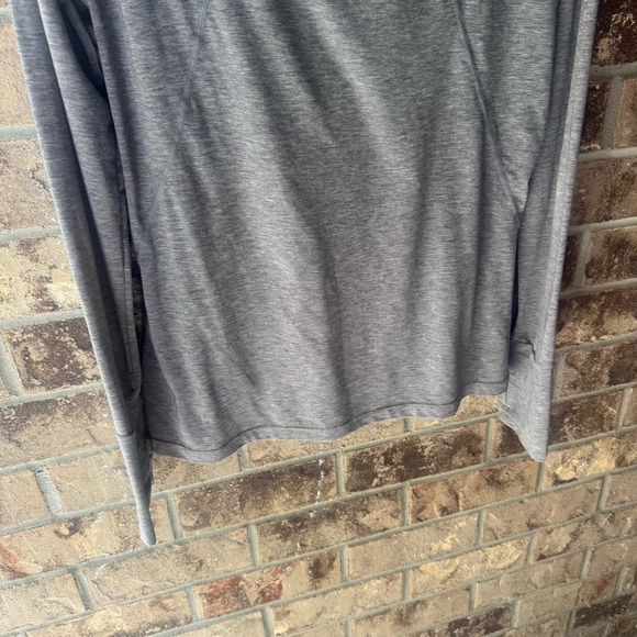 Gap Breathe Shirt with Thumb Holes - Picture 6 of 6